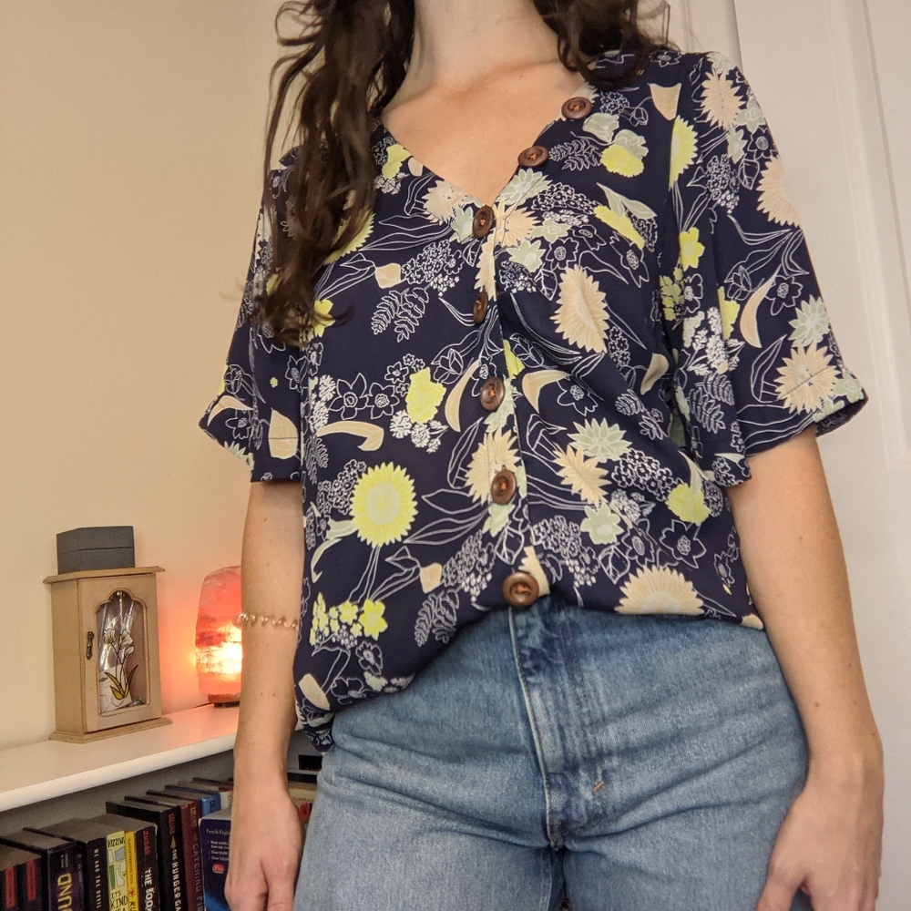 ModCloth Retro Floral Top (large)